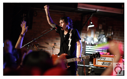 cliks_live4 Lucas saying goodnight to the crowd.