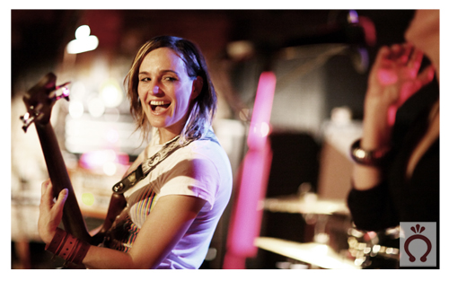 cliks_live7 Jen rocking out next to Cyndi