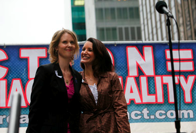 Cynthia Nixon and Kristen Davis Look how cute Miranda & Charlotte Are!