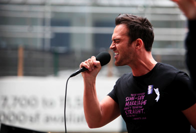 cheyenne jackson Cheyenne Jackson Sings for the Gays