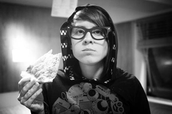 Tegan-Quin-glasses-pizza Tegan-Quin-glasses-pizza