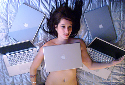 girl-with-apples