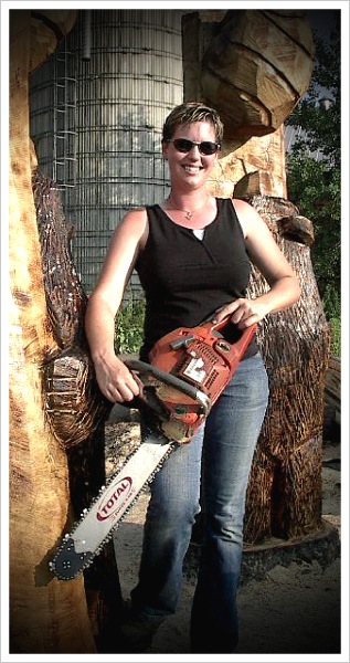 melinda-28-chainsaw-carvings-new york