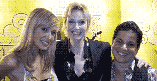 VIDEO: Julie Goldman & Brandy Infiltrate VH1, ‘Do Something’ With Jane Lynch