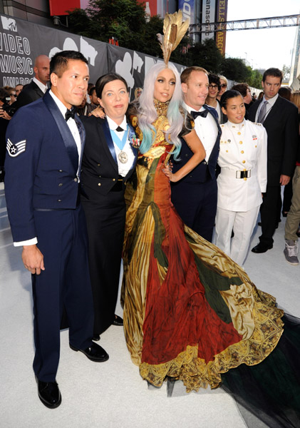 lady-gaga-soldier