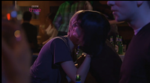 ls-frankie-neck-kiss