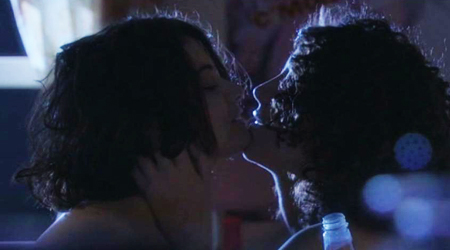 kissing-girls