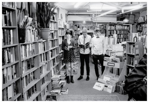 teens-in-store