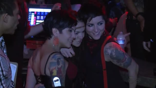 6a-fans-with-tats