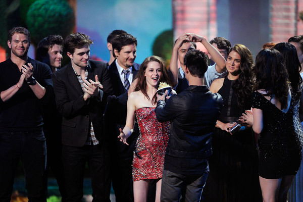 2011 MTV Movie Awards Celebrate Twilight, Pseudo-Gayness and Also, Twilight