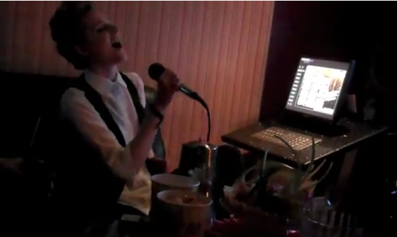 Evan Rachel Wood Bisexual Sings Karaoke to Lesbian Justin Bieber’s “U Smile”