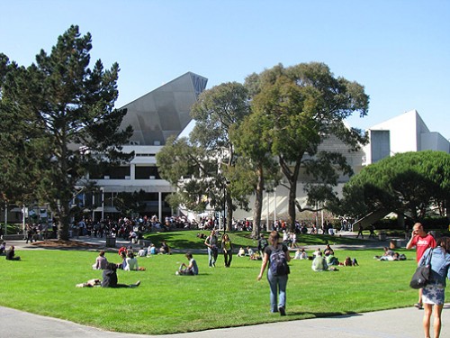Sfsu-student-union-across-lawn-from-east_4455