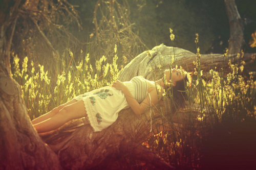 beauty-flowers-forest-girl-lying-Favim