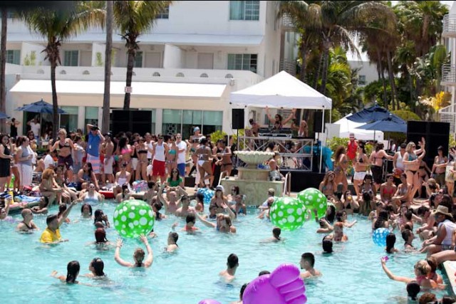 aquagirl_pool_party_2