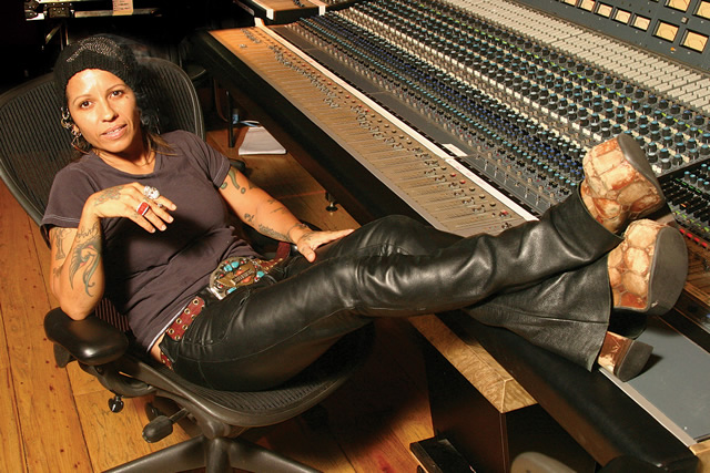 21-Linda-Perry