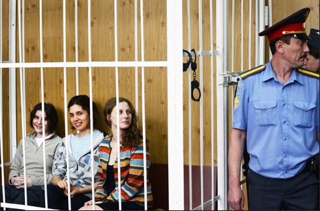 Unidentified Members of Pussy Riot Flee Russia, Call Foreign Feminists To Action