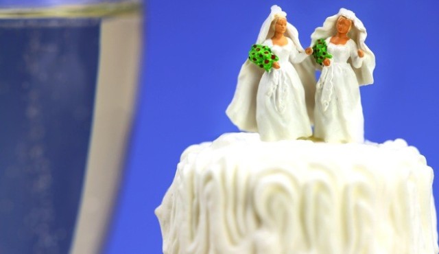 Same-sex-couple-accepts-Duff-Goldman-offer-665x385