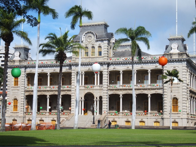 Iolani Palace (via shutterstock