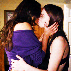 paigeandemilymakingout2