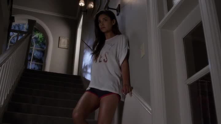 Pretty Little Liars Recap 407: Crash and Burn and Take Off Your Pants, Girl!