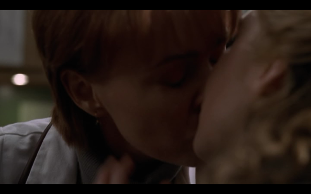 2000-ER-Kerry-Weaver-Kim-lesbian-kiss