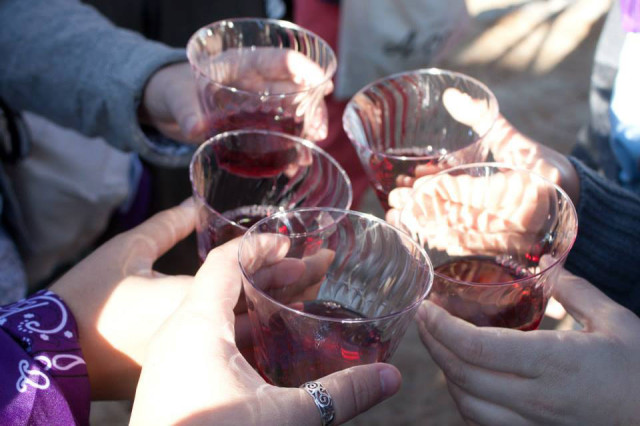 stand_tall_wine_co_cheering