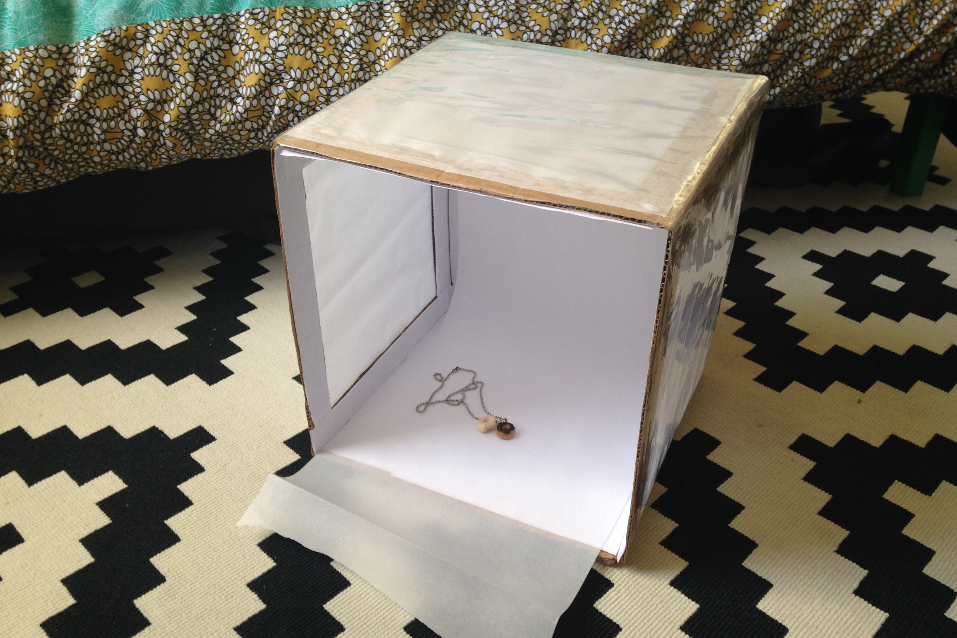 Make A Thing: This Light Box Helps You Take Better Photos