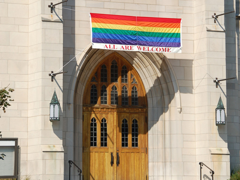 Southern Baptist Minister Declares Himself Gay Affirming in Sermon, Gay Angels Sing
