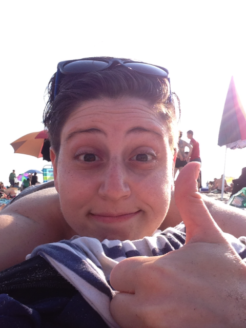 you guise, Mal Blum totally supports beaching it up this summer and look how fucking cute they are laying on a beach blanket!