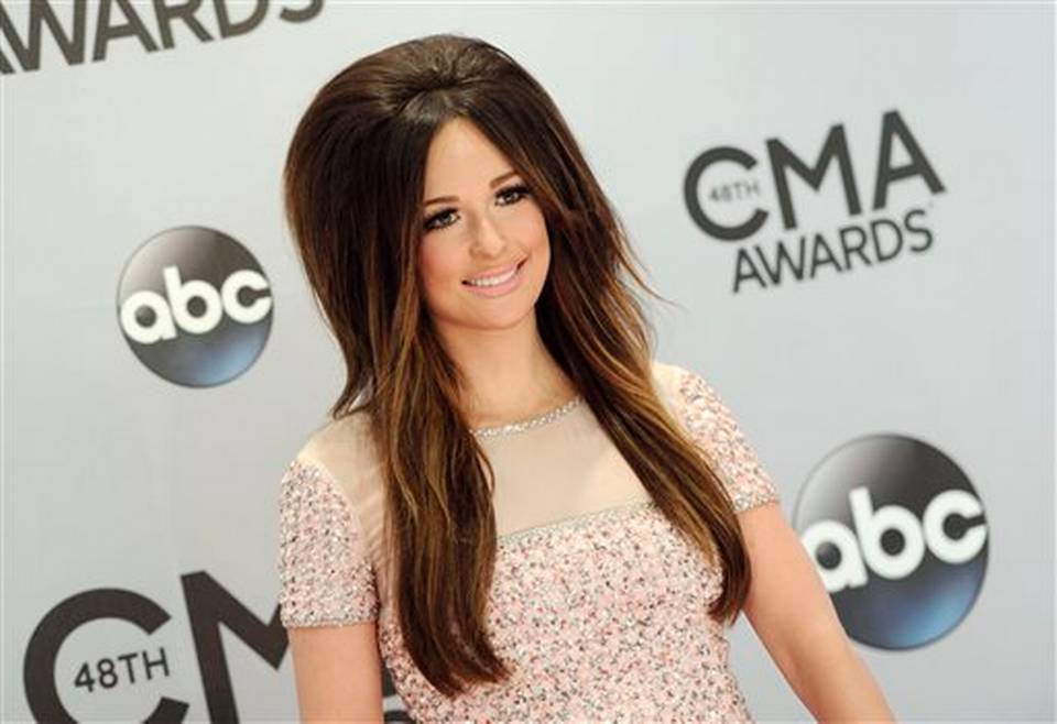 Kacey Musgraves’ Queer Country Anthem “Follow Your Arrow” Wins Song of the Year at the CMAs!