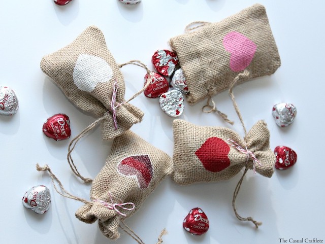 Valentines-Day-Burlap-Gift-Bags-1024x769