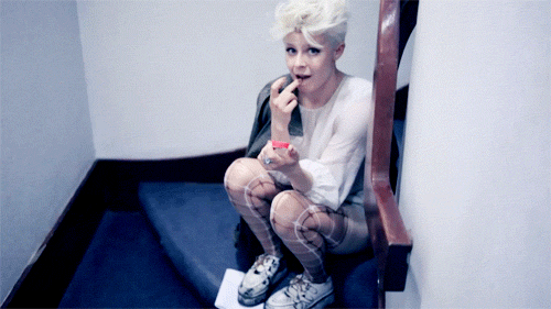 robyn hang with me