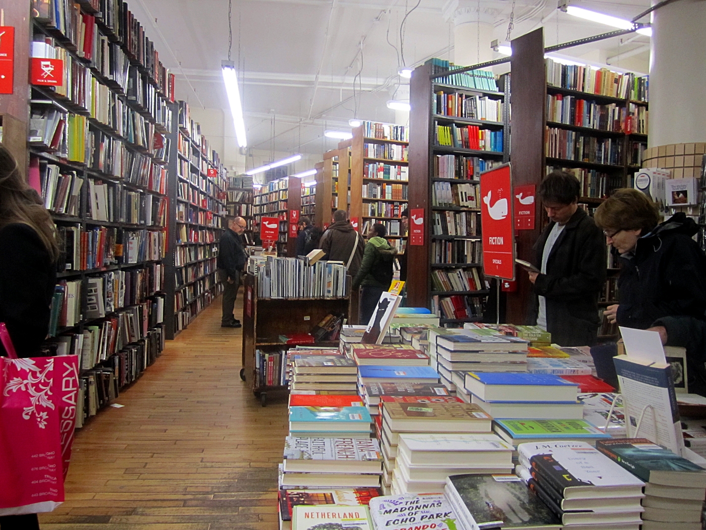 You Should Go: Queer Ladies Trivia at the Strand with Autostraddle’s Gabby and Phoenix
