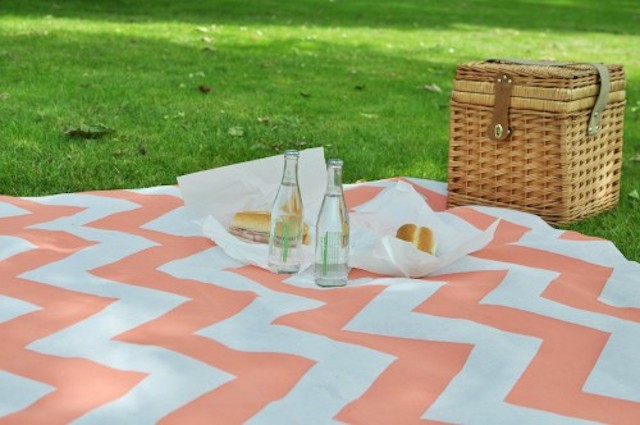 DIY_Painted_Picnic_Blanket_1-500x332