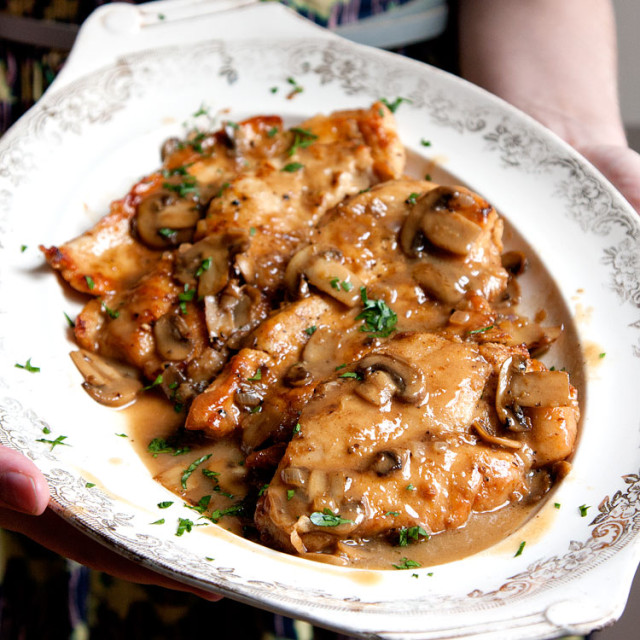 7-SAV150-141.ChickenMarsala-750x750