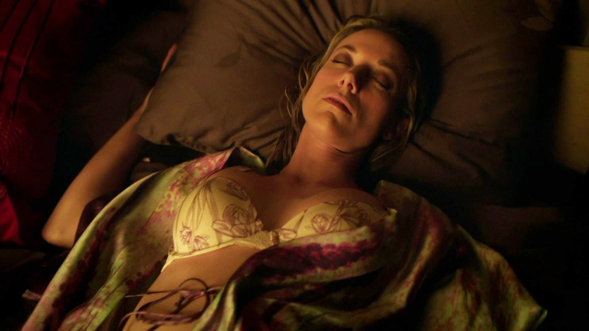 Boob(s On Your) Tube: “The Good Wife” Says Goodbye to Its Bisexual Badass