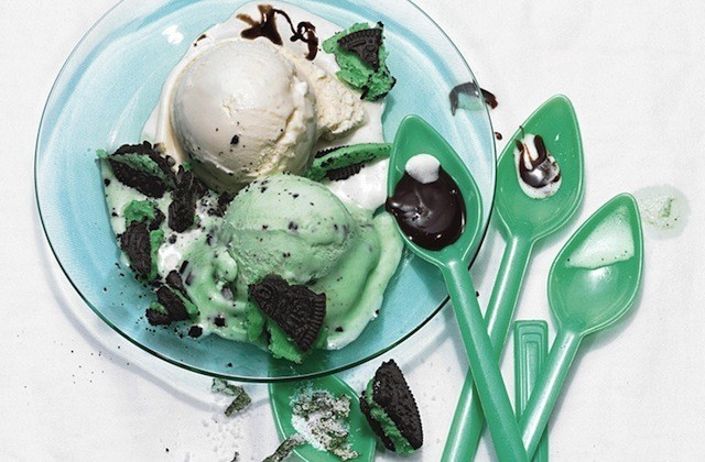 mint-hot-fudge-sundaes-940x560
