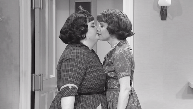 Boob(s) On Your Tube: Fall TV Ends With a Whimper, Kate McKinnon and Aidy Bryant are Accidental Lesbians on SNL