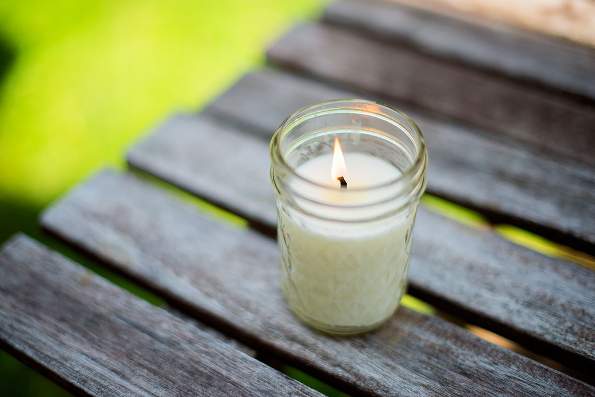 Homesteady: DIY Mosquito-Repellant Candle