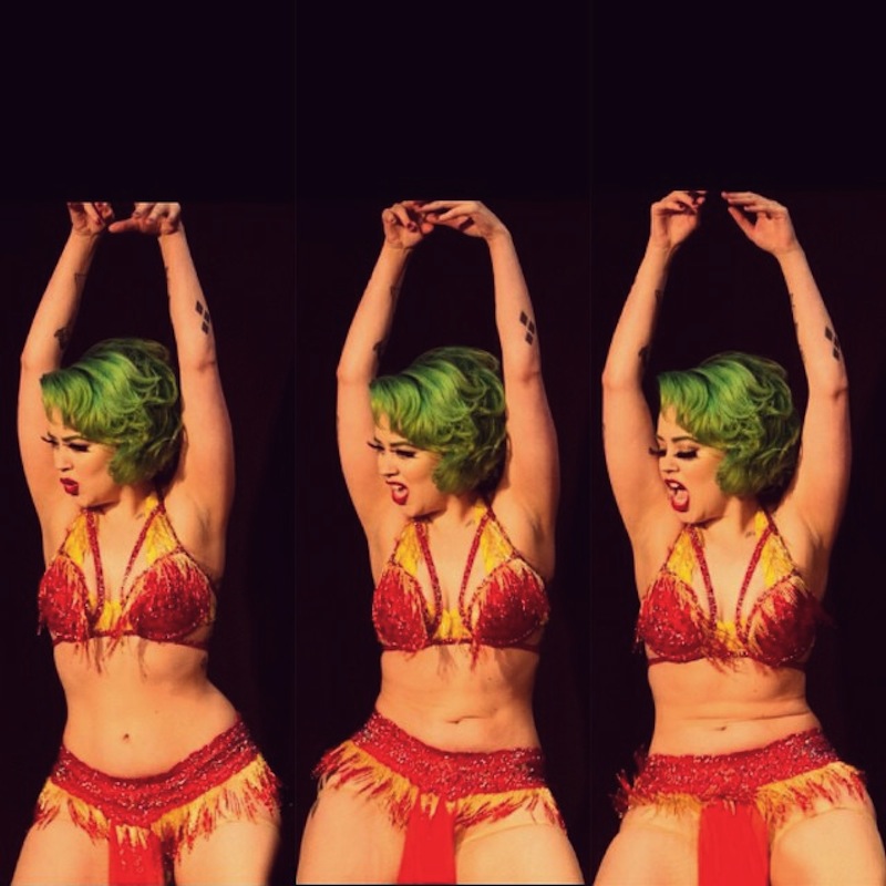 NSFW Lesbosexy Sunday Will Bite Your Neck
