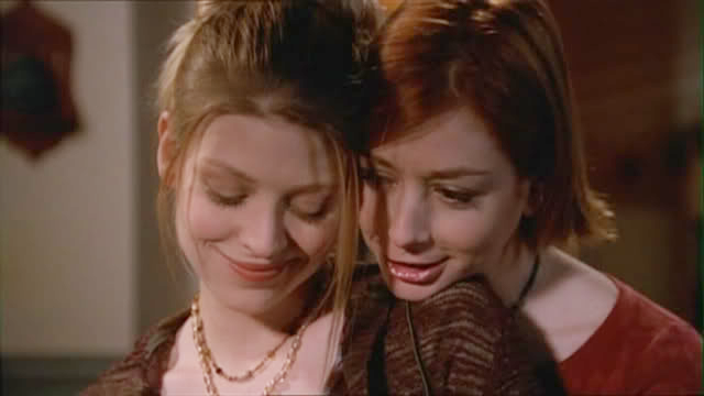 Fan Fiction Friday: 10 Sapphic Slayer Stories (Where No Witches Die)