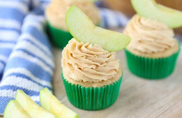 apple-peanut-butter-cupcakes-recipe-600x390