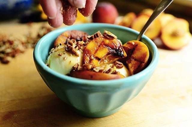 grilled-peaches-pecans
