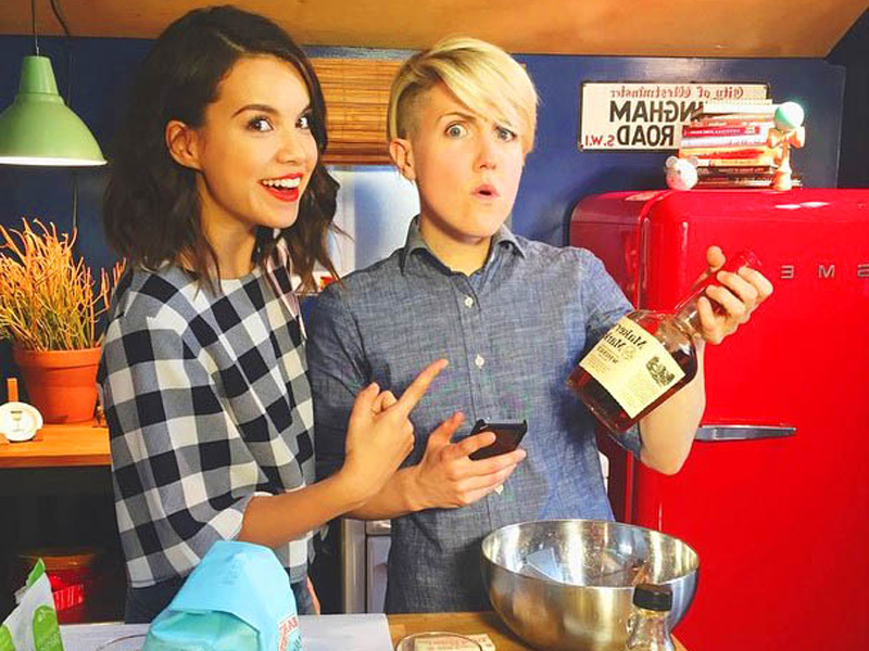 Gal Pal Extravaganza: Ellen Page Dating Samantha Thomas! Hannah Hart Dating Ingrid Nilsen!
