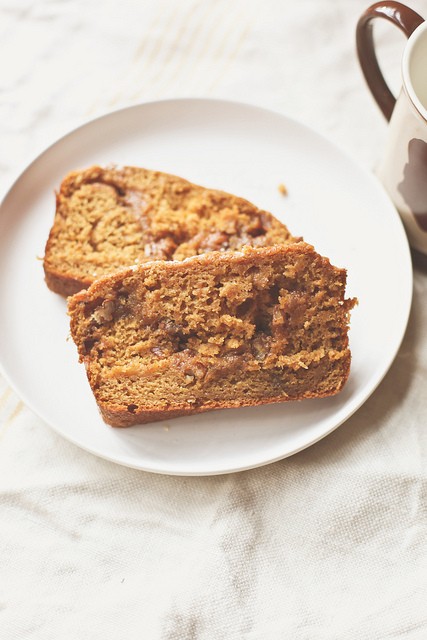 pumpkin-bread-with-cinnamon-pecan-filling
