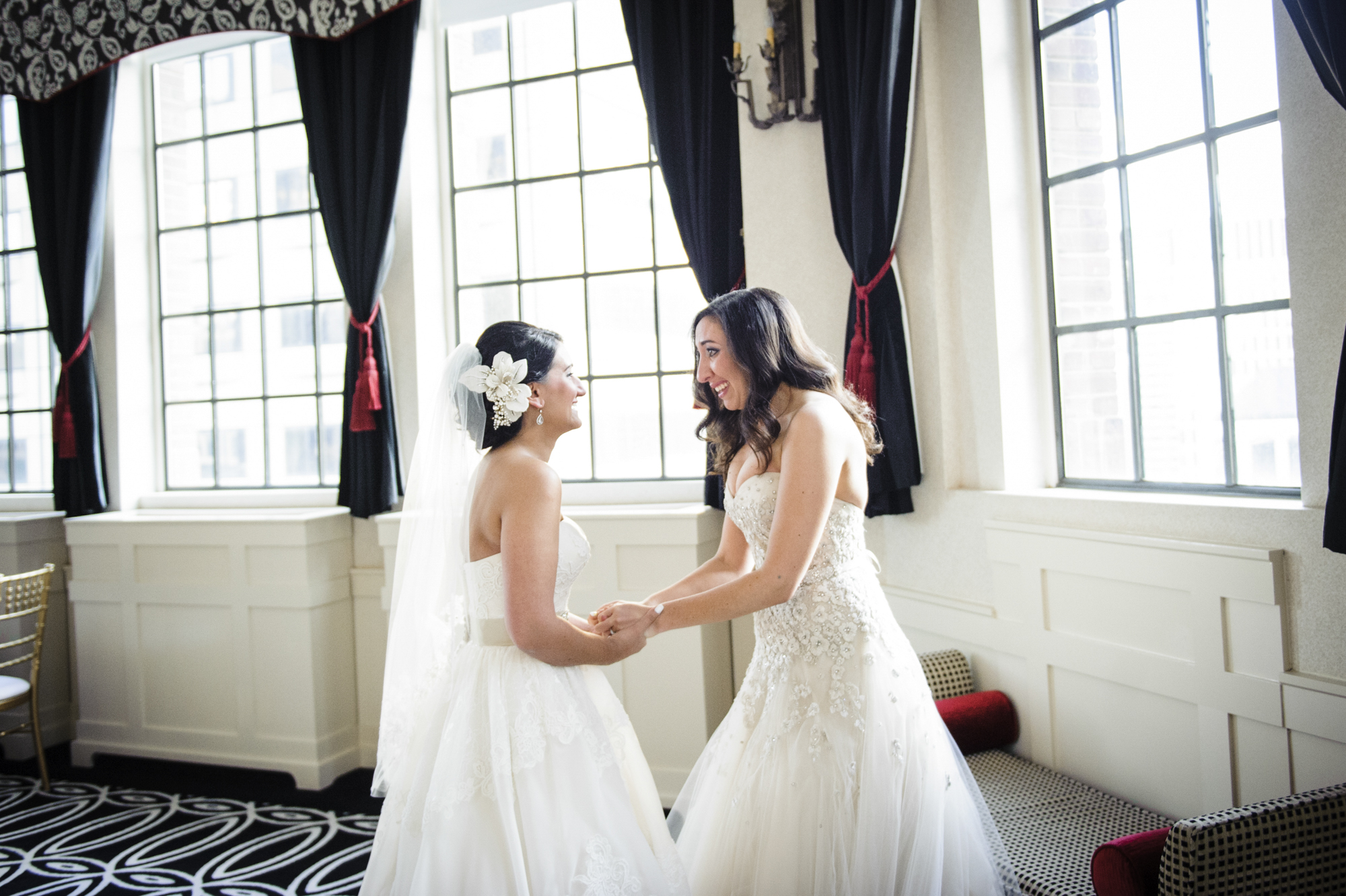 Wedding Day “First Look” Lets You Share An Intimate Moment with Your Babe
