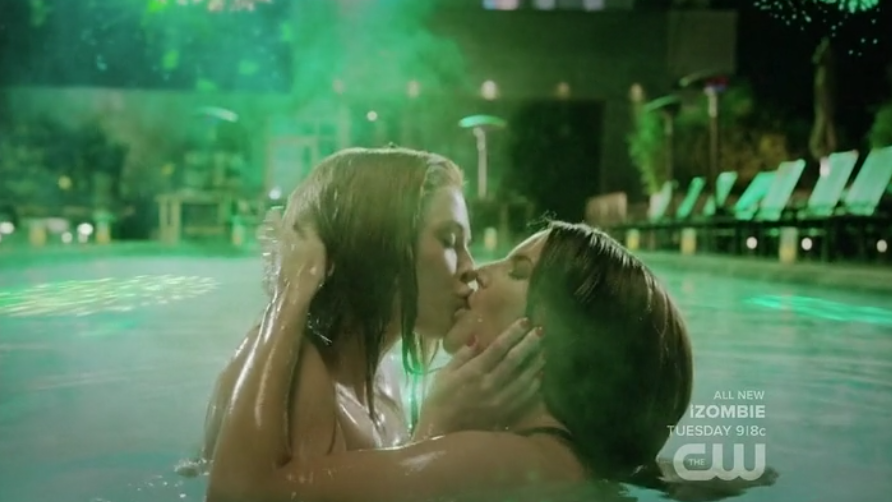 Boob(s On Your) Tube: “Jane The Virgin” and “Supergirl” Make Monday The Most Feminist Night On TV