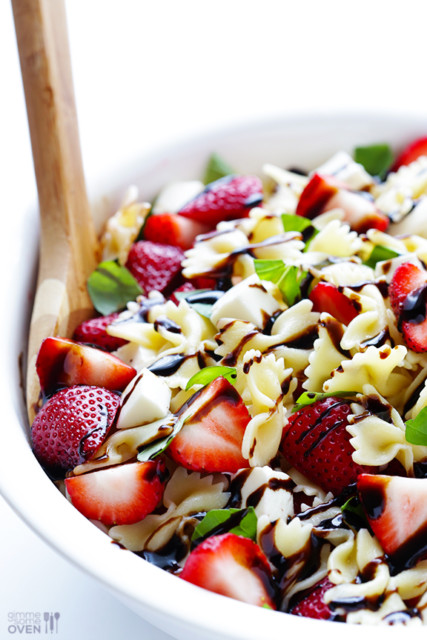5-Ingredient Strawberry Caprese Pasta Salad
