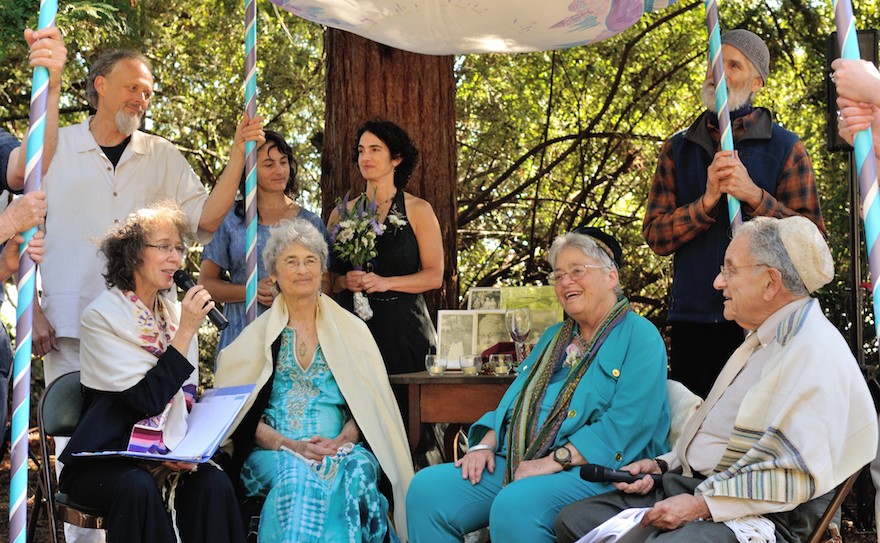 shoshana-and-abigail-880x543