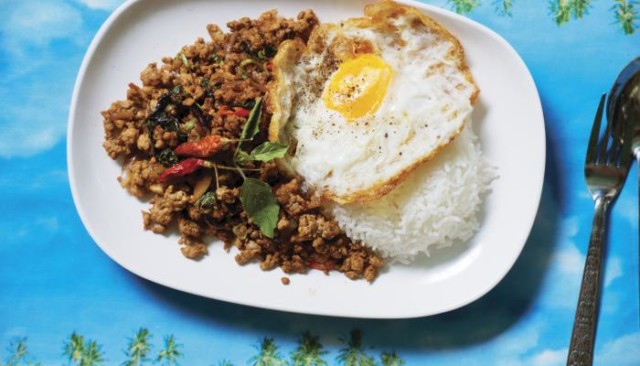 kai-kaphrao-khai-dao_0